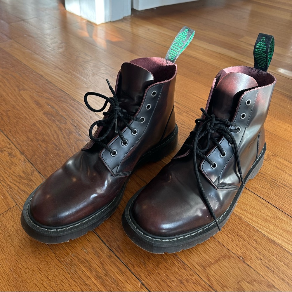 Classic Burgundy Solovair Leather Boot - like new - men 10.5 or womens 11.5